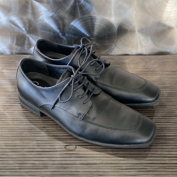 Calvin Klein shoes. Size 8.5 - Picture 2 of 9